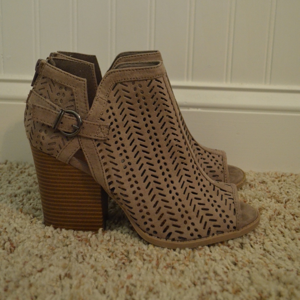 Daytrip - Taupe Suede Booties